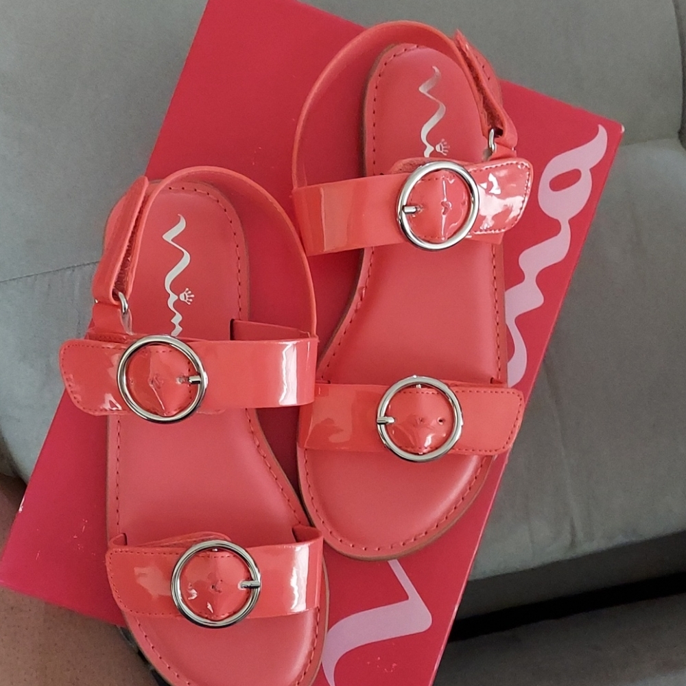 Sandals - Picture 3 of 4